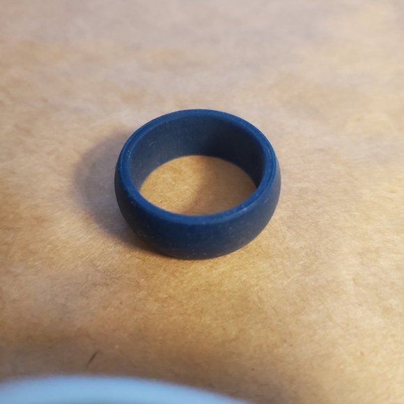 Silicone Wedding Band Size 8 Small UNISEX LGBTQ - Picture 1 of 1